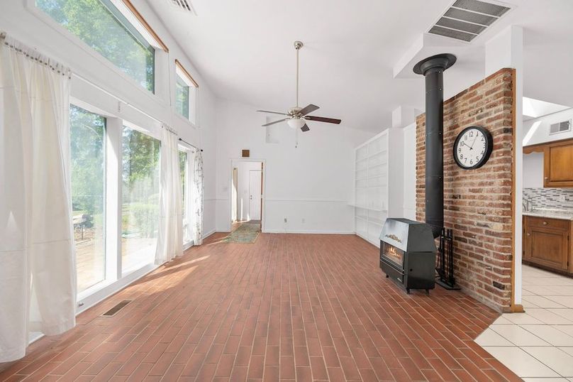20-24-web-or-mls-279 Poplar Rd interior-7