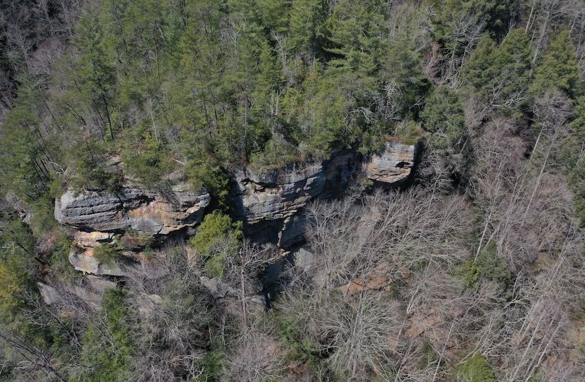 005 jaw dropping cliff lines running the perimeter of the southern property boundary