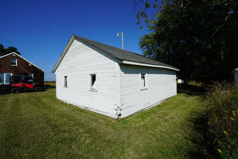 Barn 9