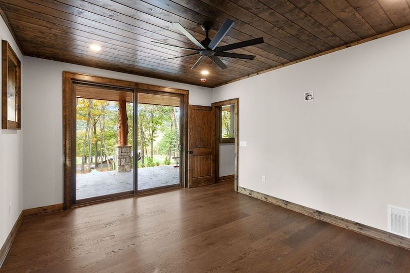 27-web-or-mls-6390 Golf Club Drvie-24