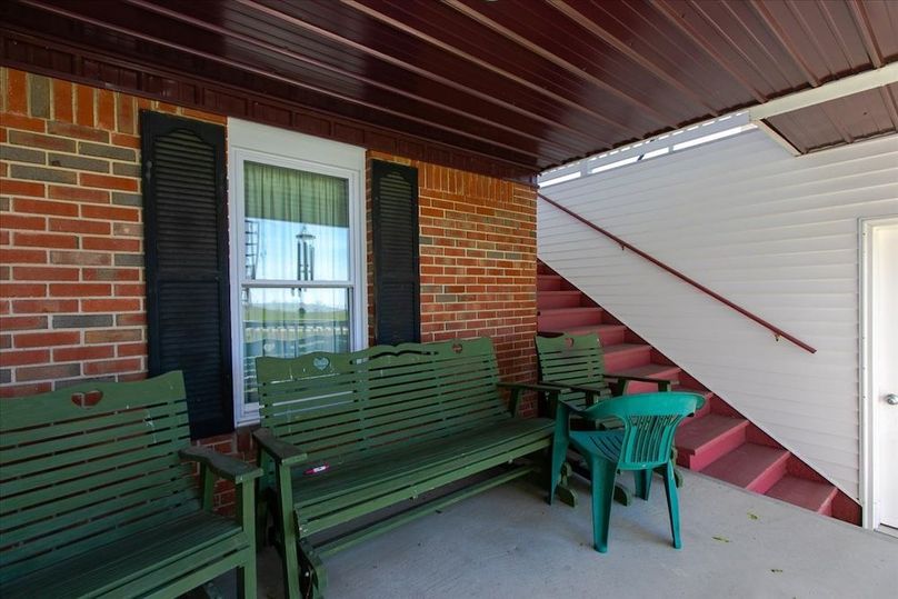 080-Front Porch