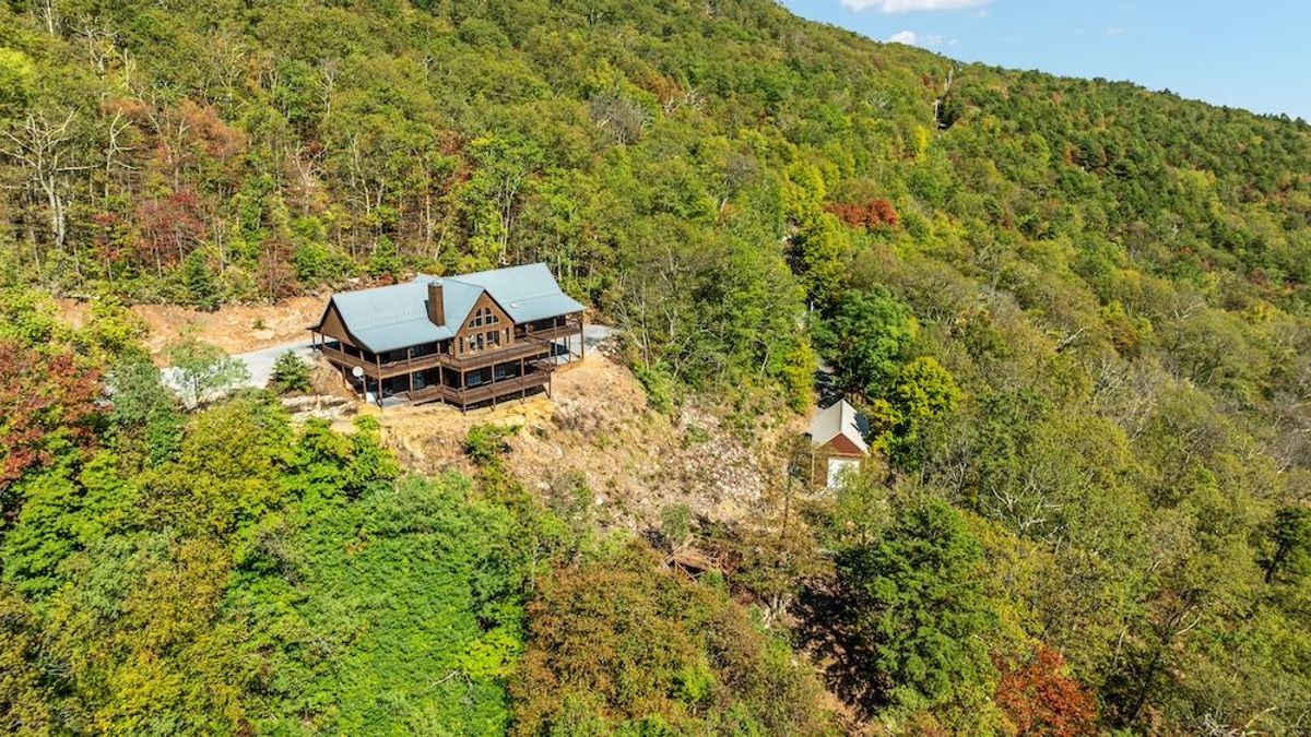 Airbnb | Vacation rentals, cabins, beach houses, & more - Off-Grid Apartments On Mountain Top With Penthouse Views
