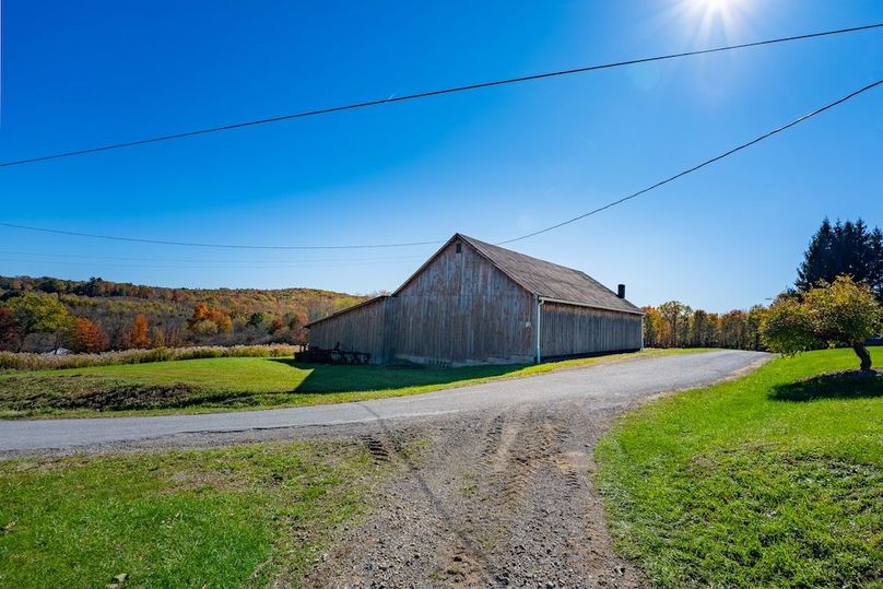 44868WarnerGROUND-17