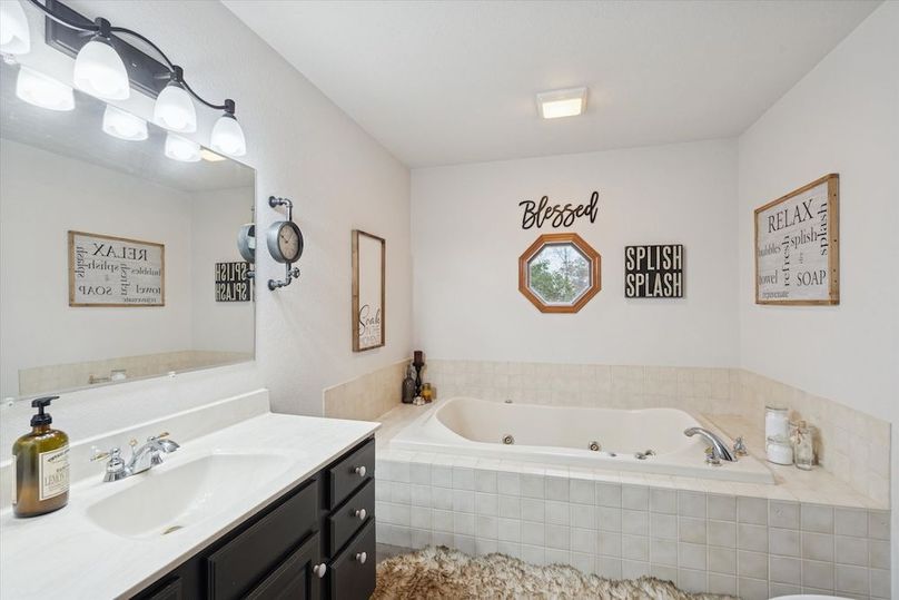 39-4800-Cub-Hollow-Rd-WindowStill