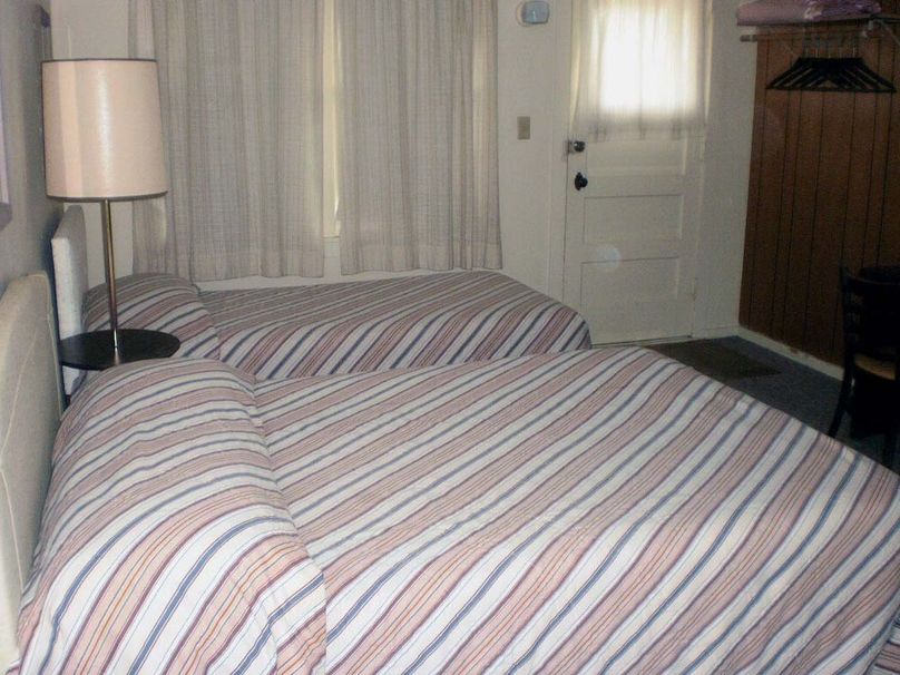 Motel Room 4-2