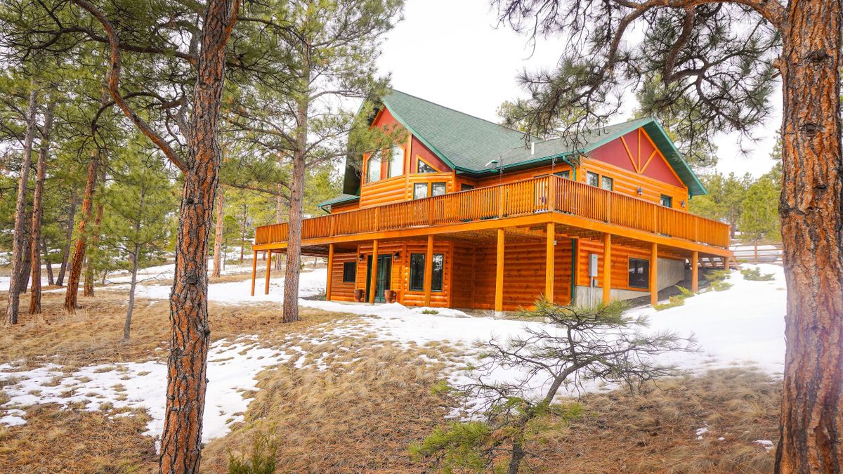 Custom Home And Acreage Near Helena And Multiple Fisheries Whitetail