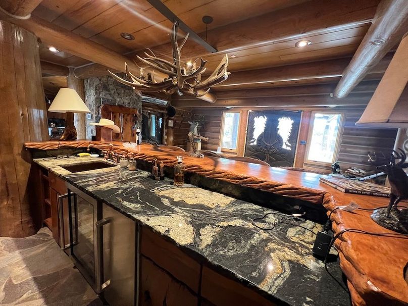 97_Pratt Lodge middle bar 3