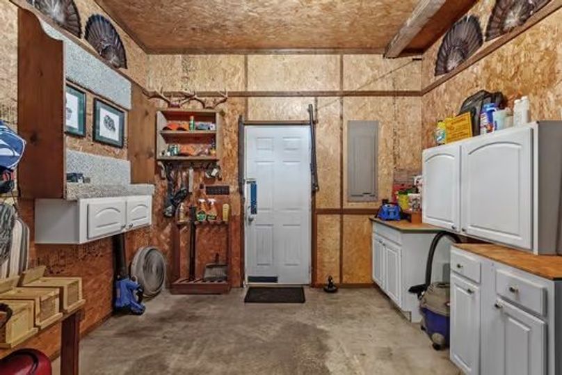 large-018e903b-4e7a-7128-bf26-1ead7a542c3c