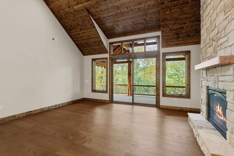 40-web-or-mls-6390 Golf Club Drvie-11