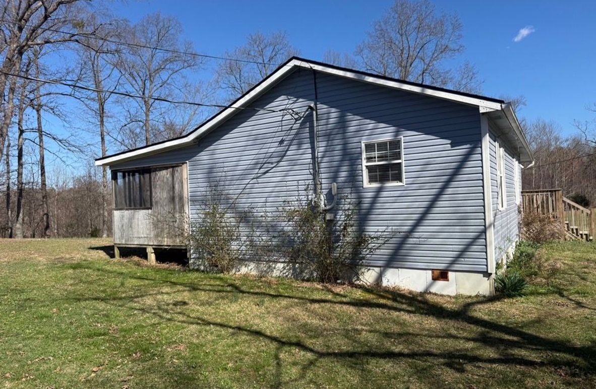 002 the west end view of the home