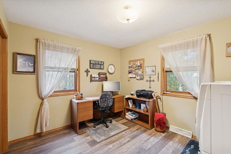 27-4800-Cub-Hollow-Rd-WindowStill