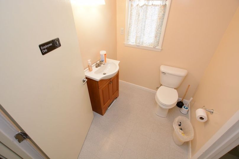 Bathroom 1b