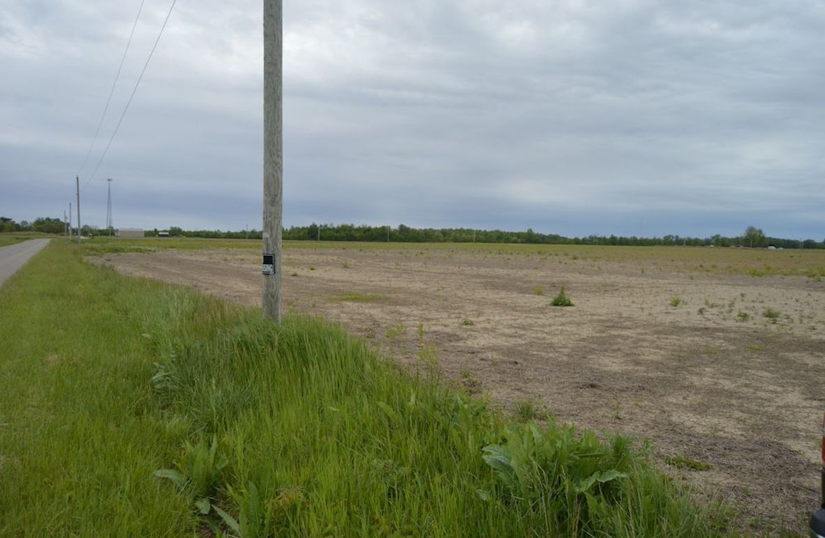 East border along Wonderly Rd