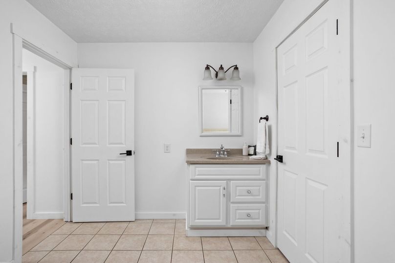 23-web-or-mls-6701 School House Ln-16