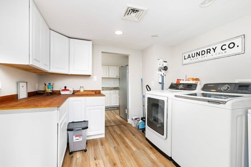 25-17-web-or-mls-1051-S-Hill-Rd-17