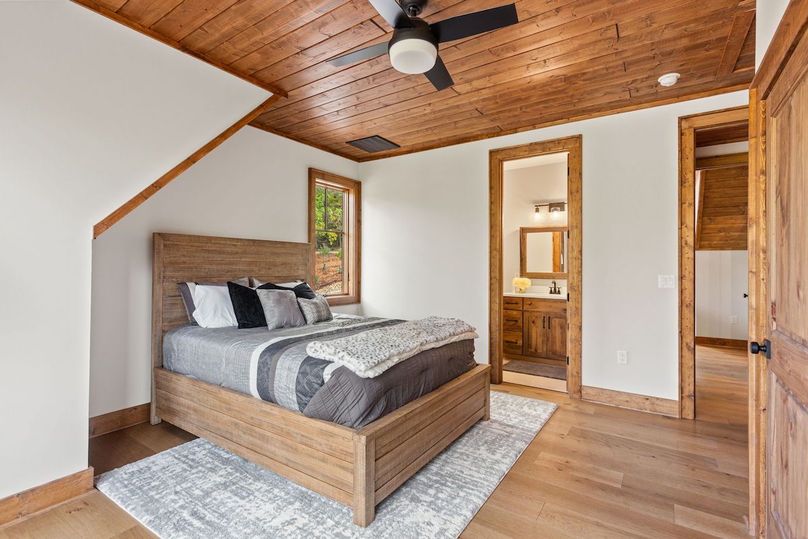 64-web-or-mls-6400 Golf Club Drive-32