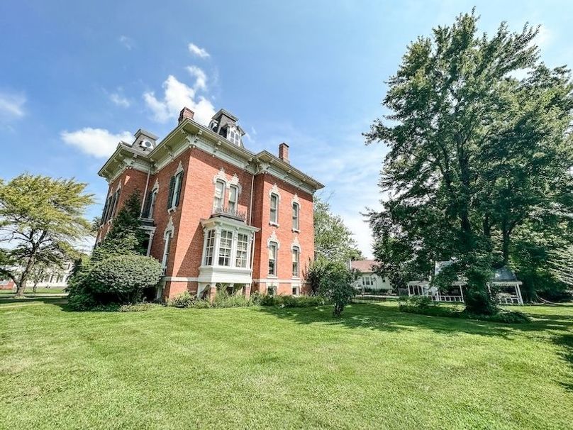 StenceRealty_25_515-N-8th-Street-Marshall-IL_8