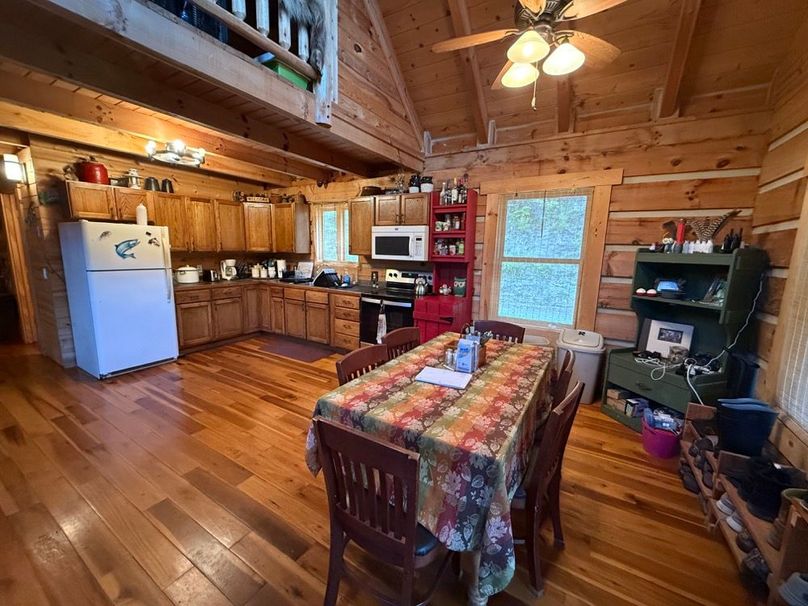 038 welcome into this beautifully decorated custom wood log home