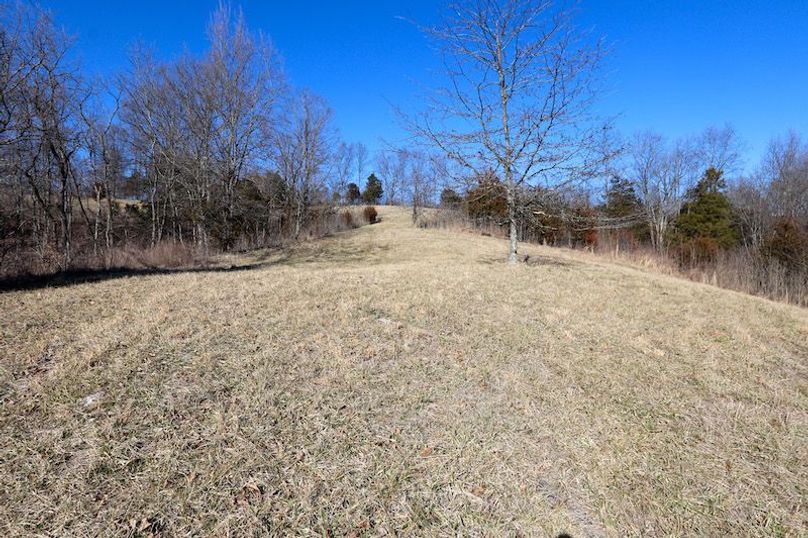 009 the middle point leading down into the valley to the south