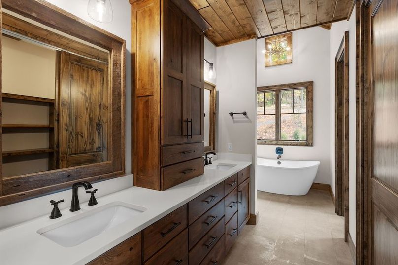 35-web-or-mls-6390 Golf Club Drvie-16