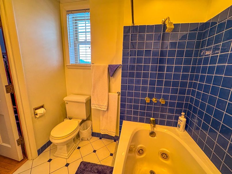 Lewis, WV 246 E 1st Wyllie-047