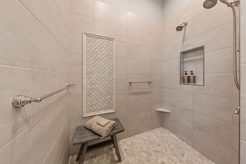 Pic 21  Main bathroom