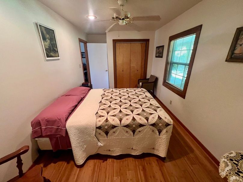 E6AF01A7-9356-49AB-B3AC-3D8158CD9E6F_1_201_a