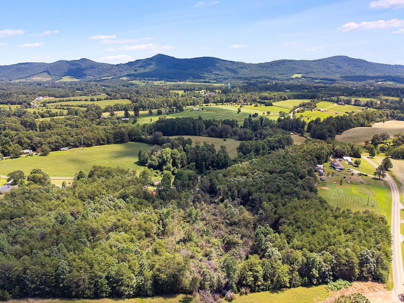 21-web-or-mls-211-luckadoo-rd