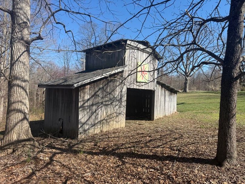 028 the barn located to the back left of the home