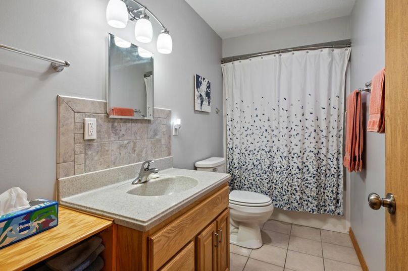 94 Apartment Bathroom