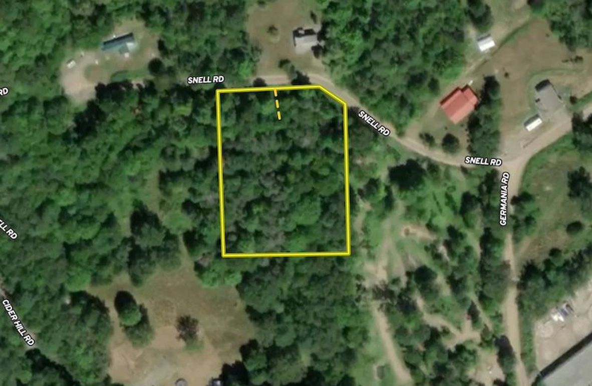 Zoomed in with driveway