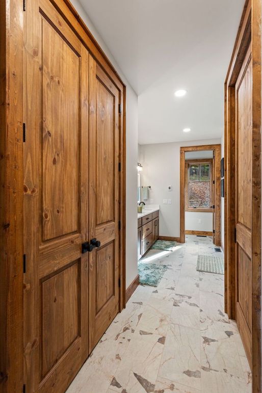 79-web-or-mls-6400 Golf Club Drive-19