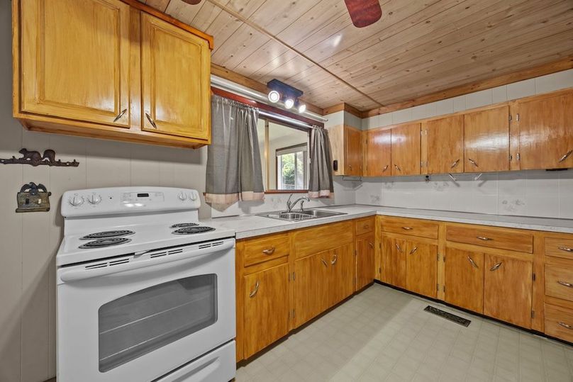 33-web-or-mls-58 Stillhouse Branch Rd 053