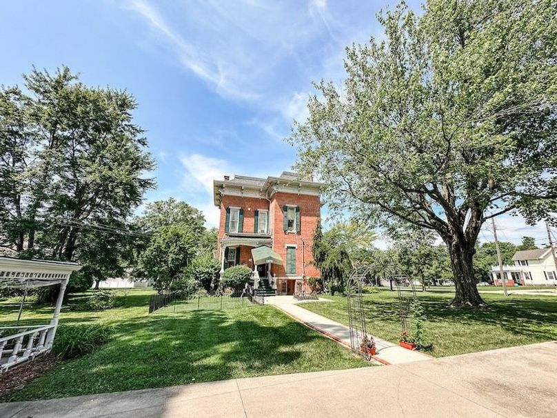 StenceRealty_25_515-N-8th-Street-Marshall-IL_10