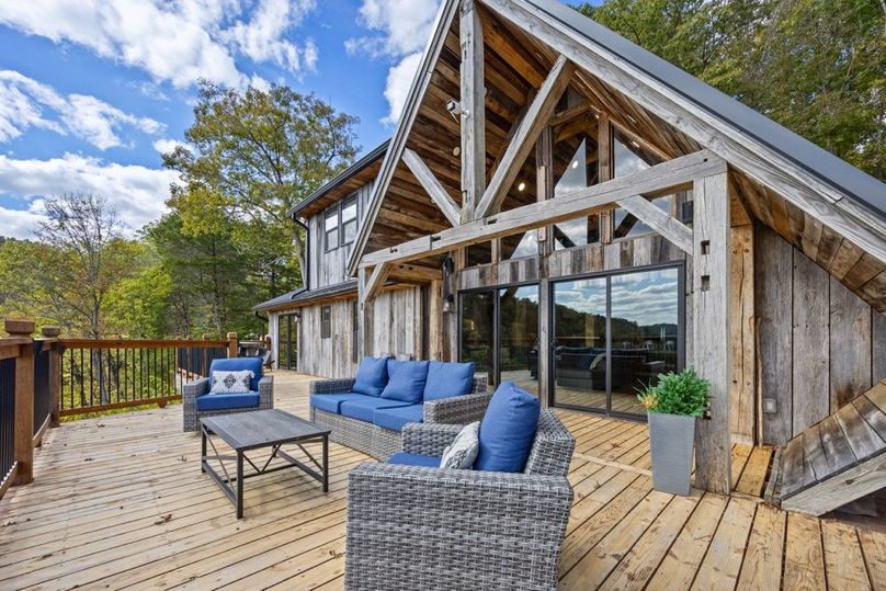 003 the view of the front of the cabin that overlooks the valley