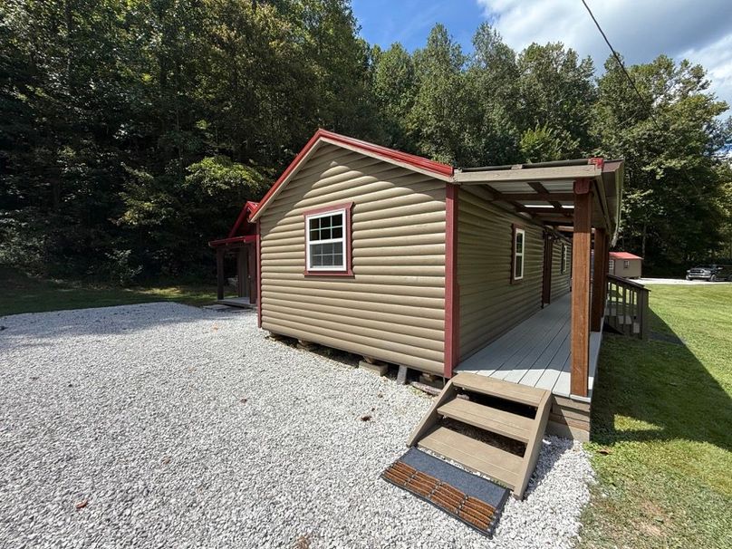 030 entrance on to porch of cabin 1