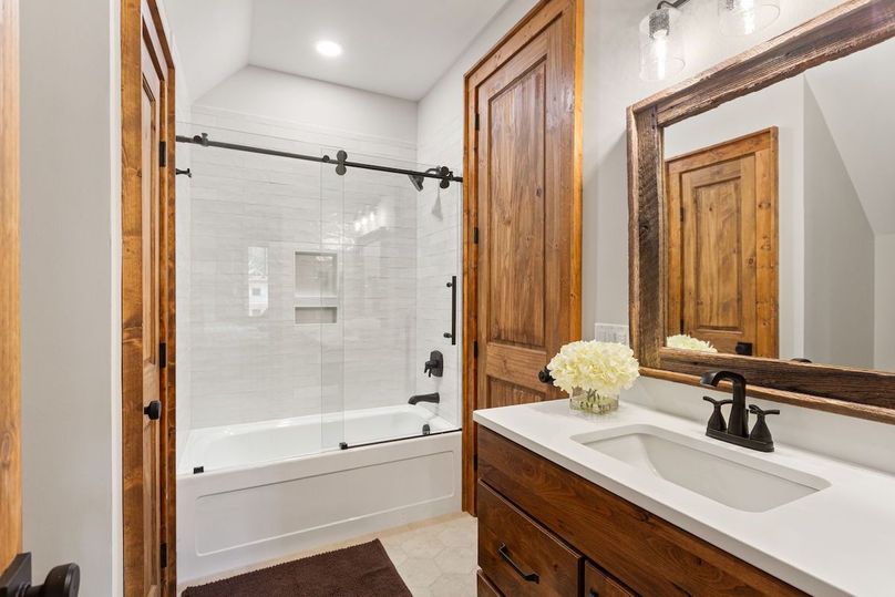 61-web-or-mls-6400 Golf Club Drive-38