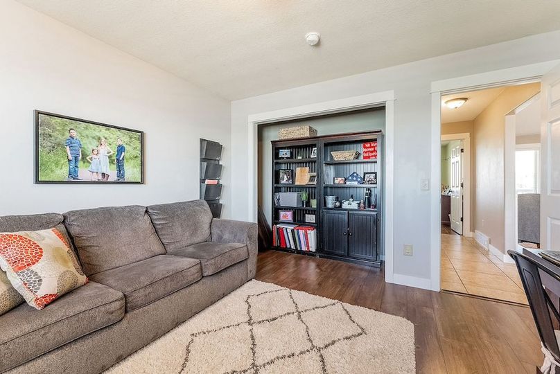 6-web-or-mls-194 Northbay Dr-23