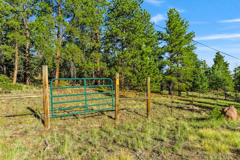 049 Pike National Forest Private Gate