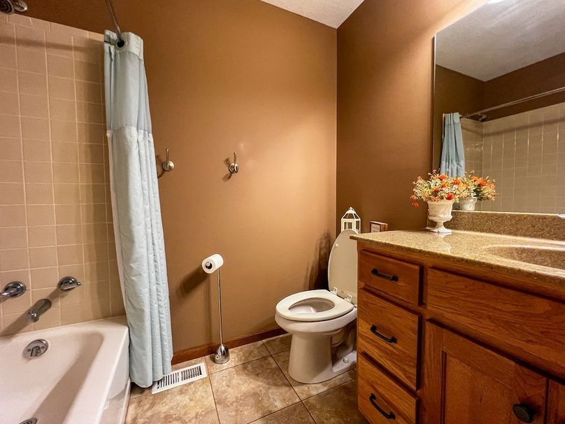 16 Guest Bathroom