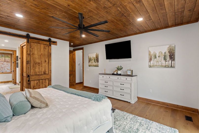 78-web-or-mls-6400 Golf Club Drive-18