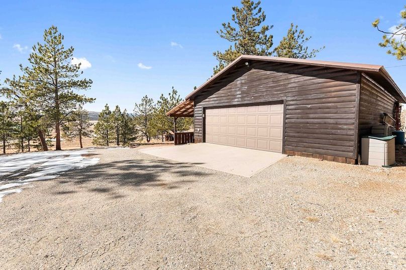 056 - Detached Garage_Driveway