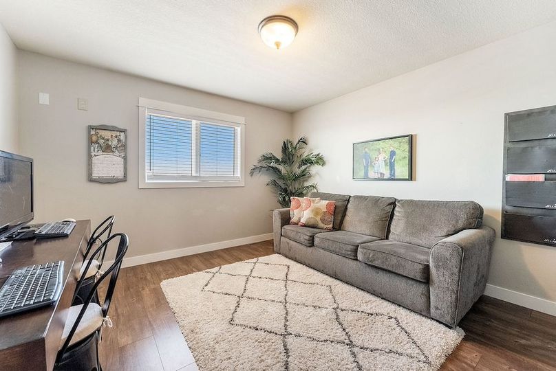 5-web-or-mls-194 Northbay Dr-16