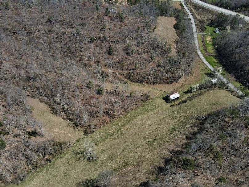 040 birds eye view of the front of the property