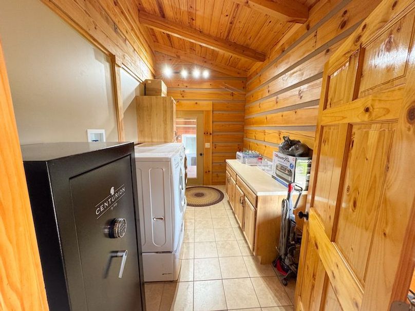 Roane, WV 512 AC White-169