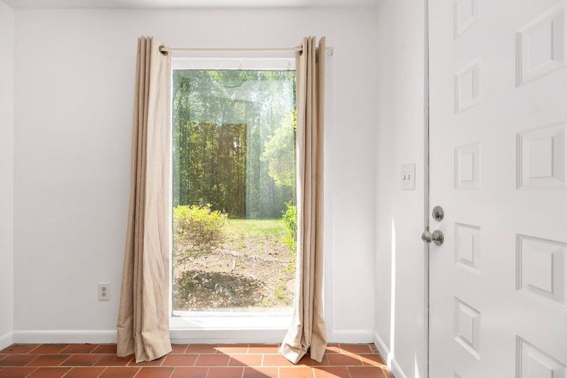 16-20-web-or-mls-279 Poplar Rd interior-3