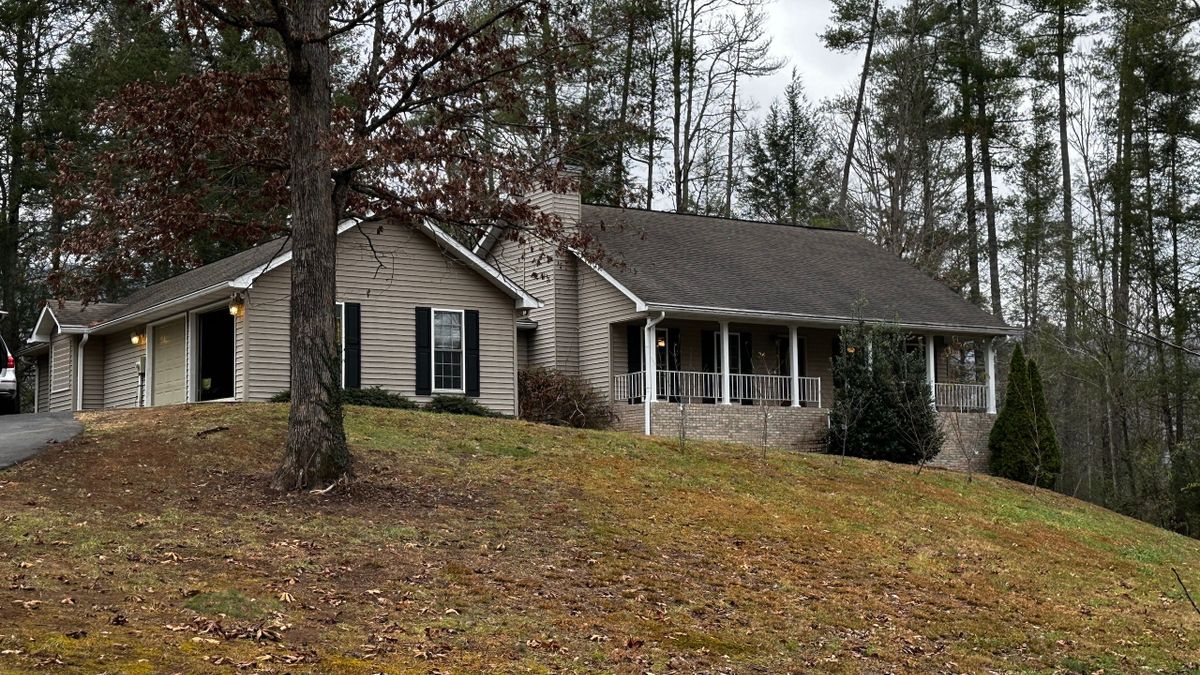 Basement Rancher On Acreage In Walland, TN Whitetail Properties