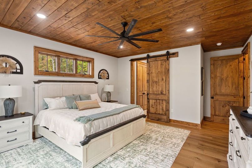 77-web-or-mls-6400 Golf Club Drive-17