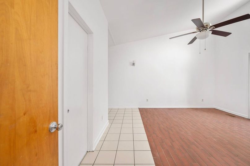 41-45-web-or-mls-279 Poplar Rd interior-28