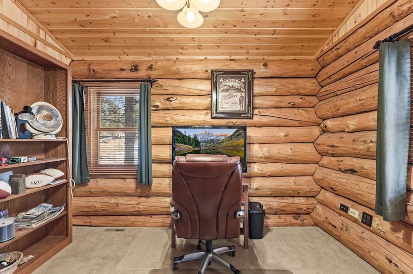 035 - Office_Bonus Room in Primary Suite